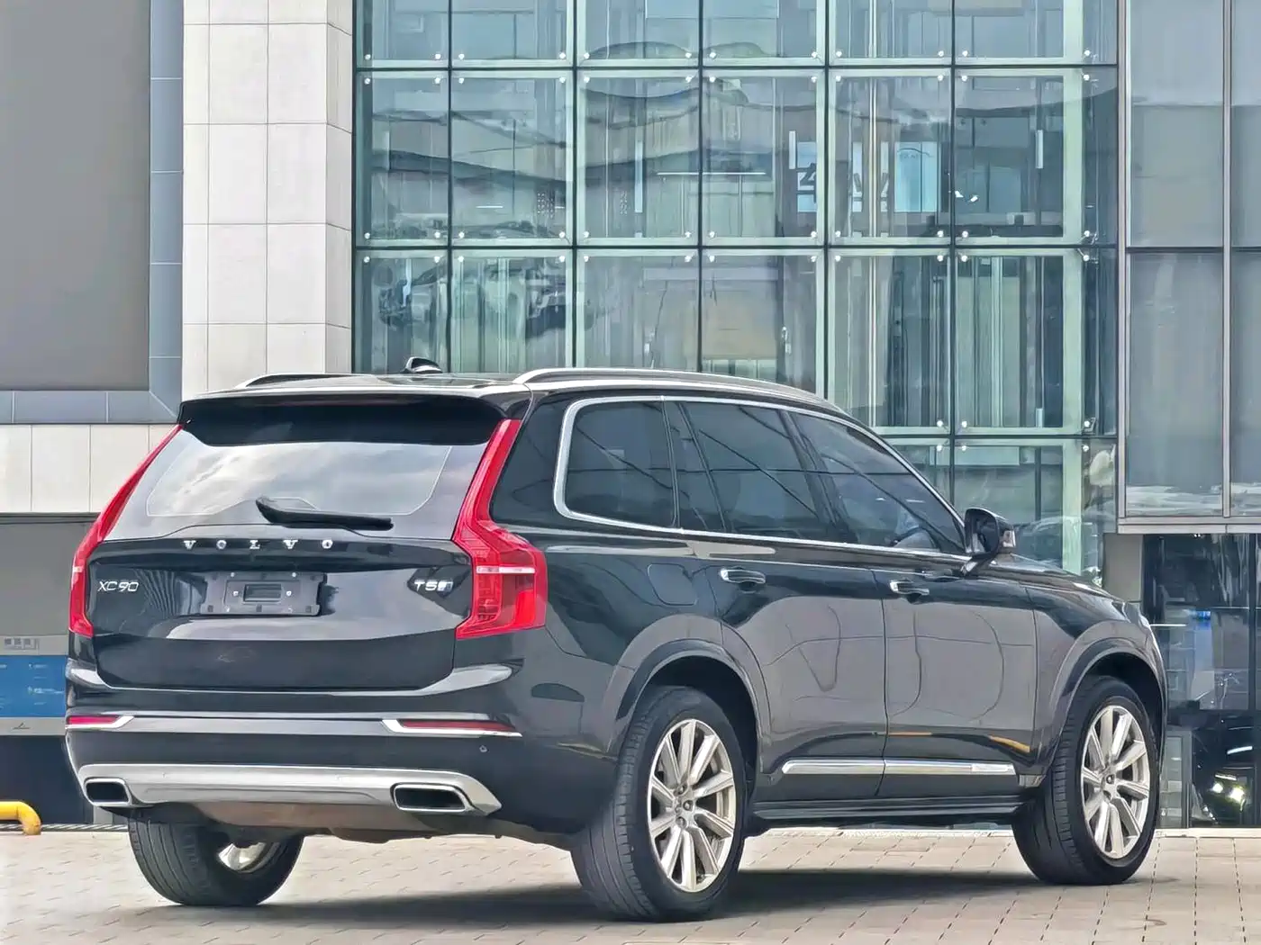 Фото 15 - Volvo XC90