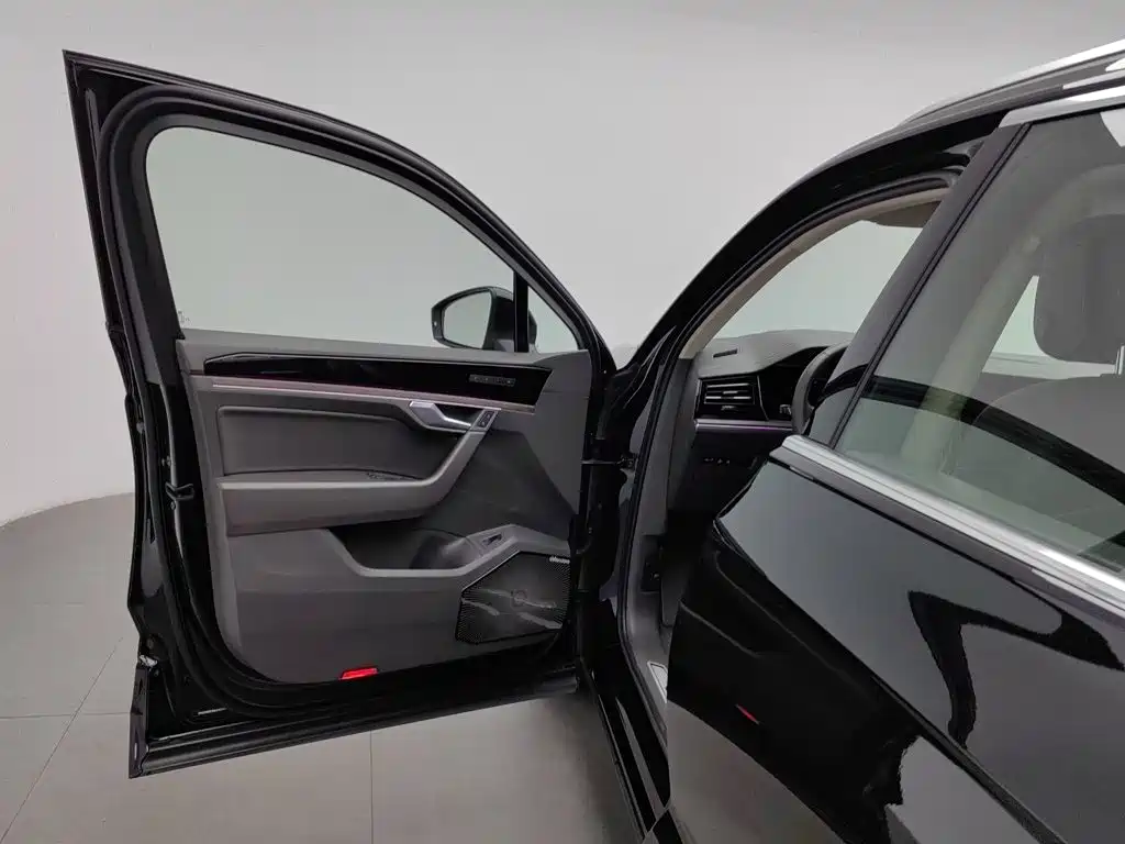 Фото 8 - Volkswagen Touareg