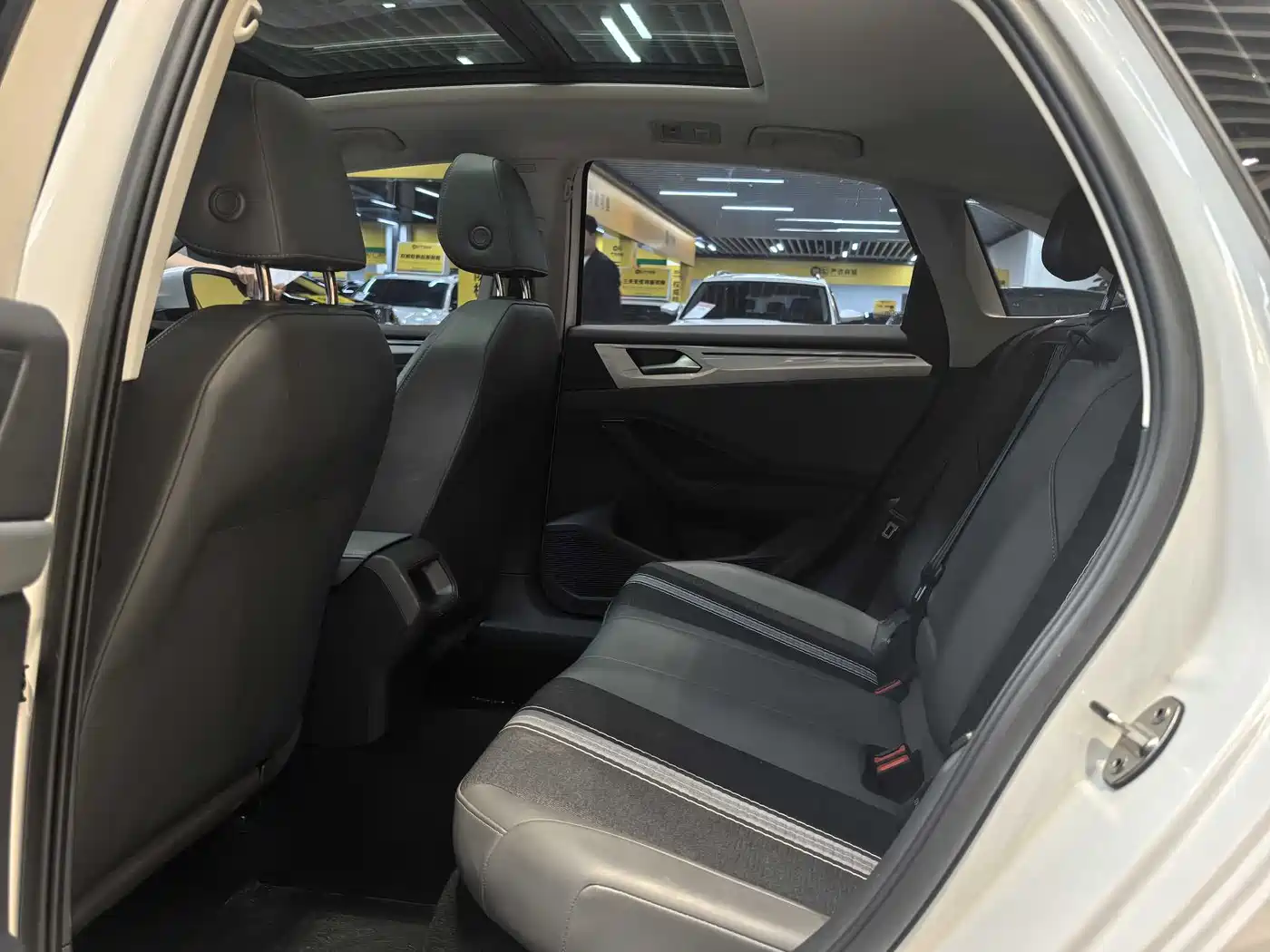 Volkswagen Sagitar 2024 300TSI DSG Flying Edition фото 10