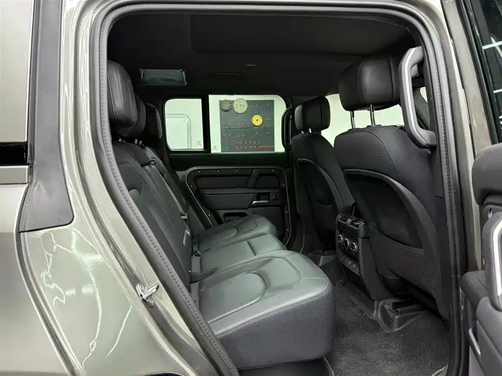 Land Rover Defender 2025 110 3.0T P400 X фото 7
