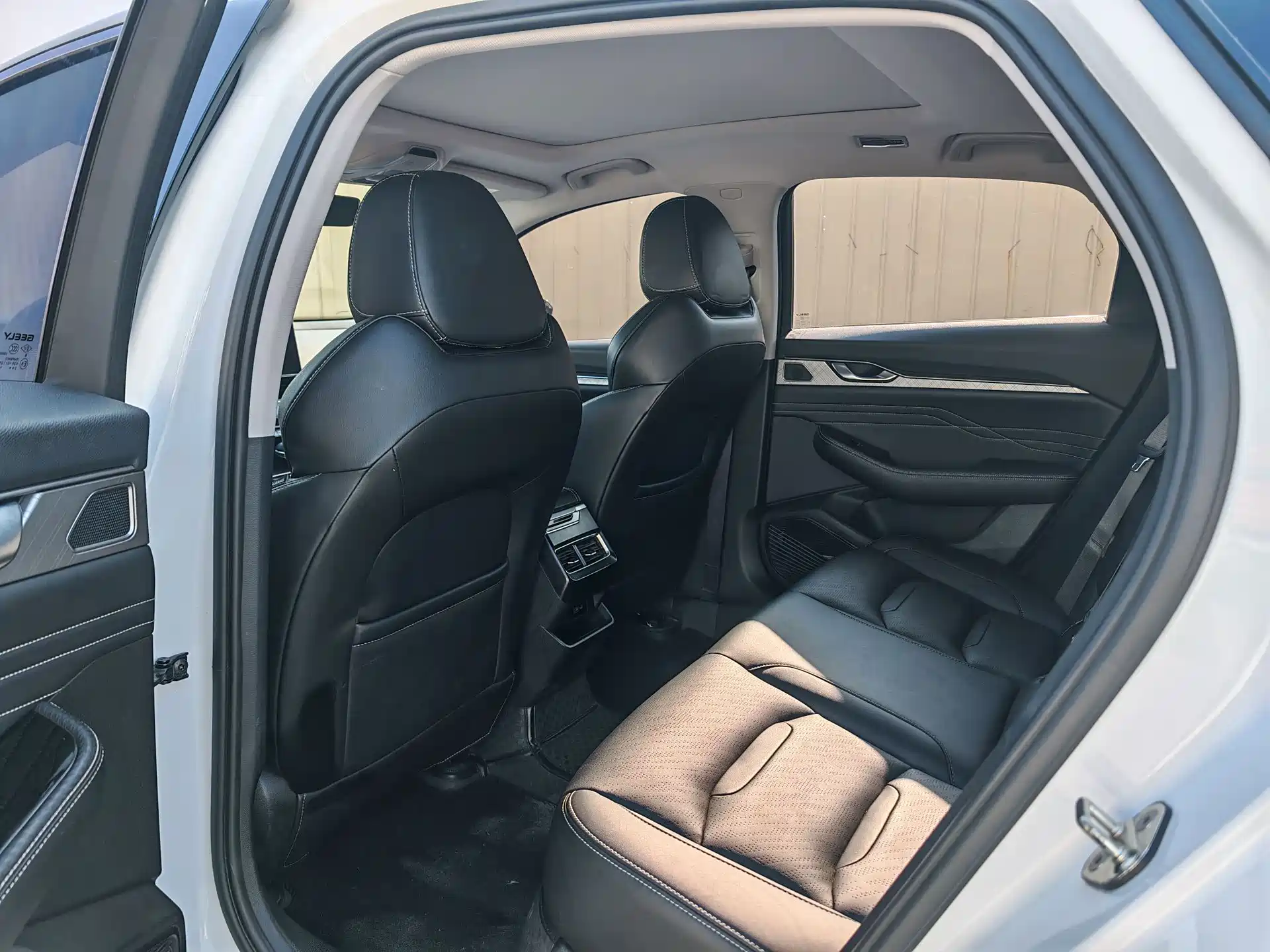 Фото 6 - Geely Preface