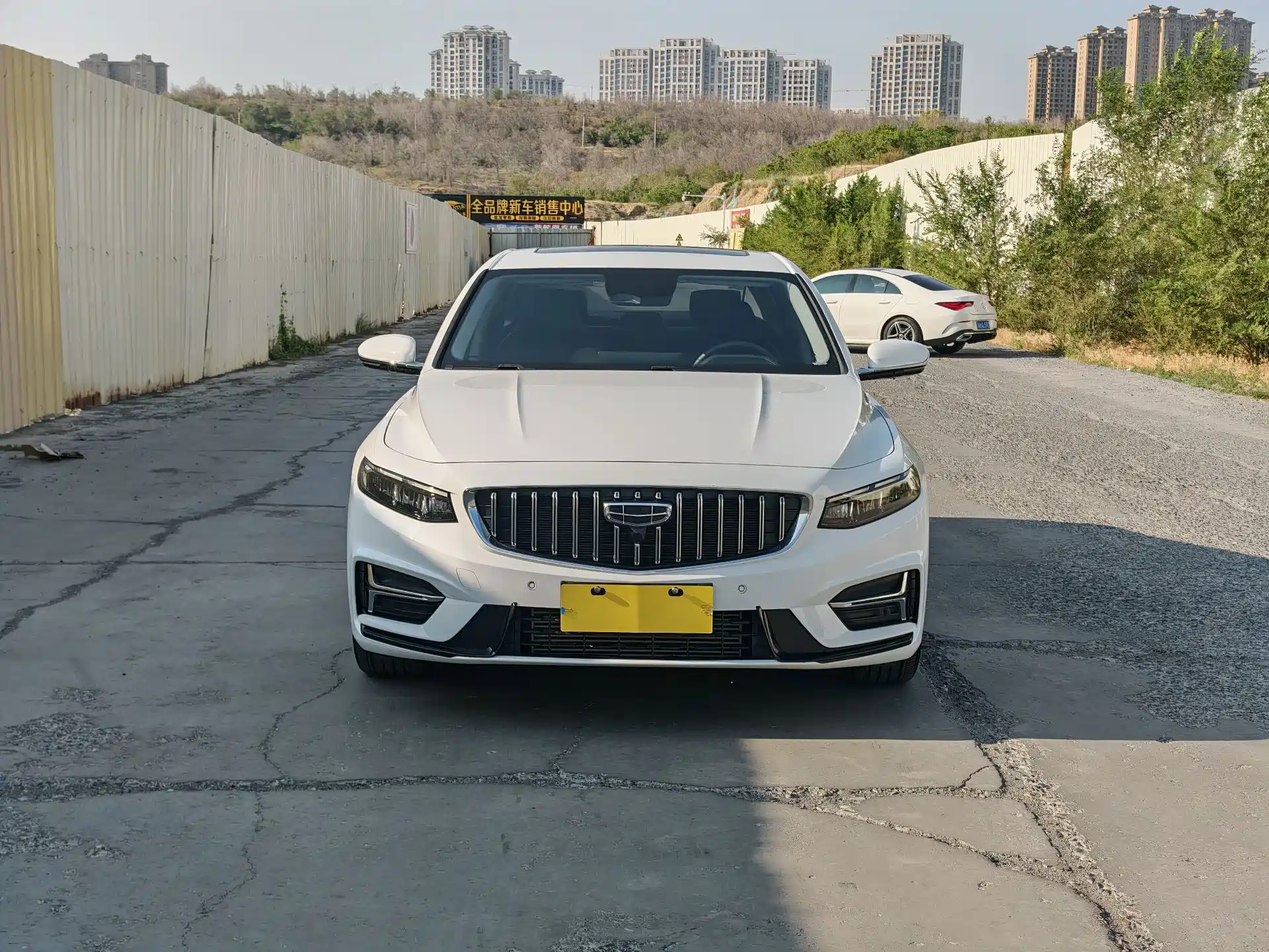 Фото 2 - Geely Preface