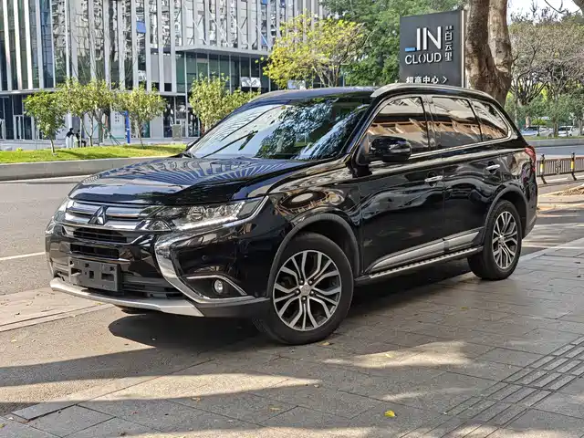 MITSUBISHI OUTLANDER