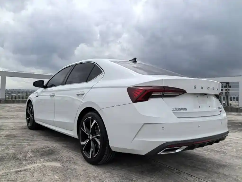 Фото 3 - Škoda Octavia