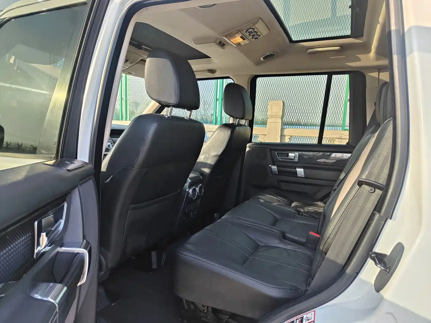 Land Rover Discovery 2012 5.0 V8 HSE фото 8