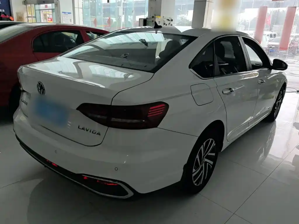Фото 7 - Volkswagen Lavida