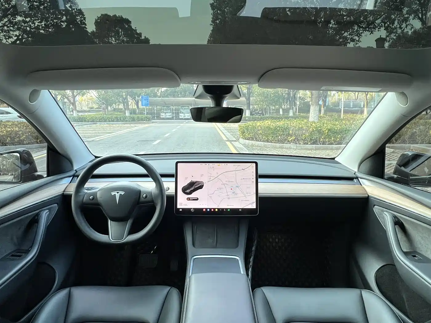 TESLA MODEL Y