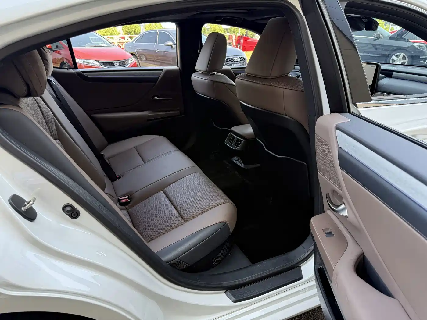 Lexus ES 2025 2025 300h Ultimate Edition