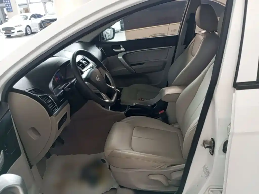 Geely Emgrand 2016 2016 Sedan 1.5L Manual Fashion