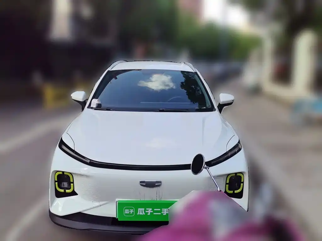 Фото 2 - Geely Geometry E Firefly