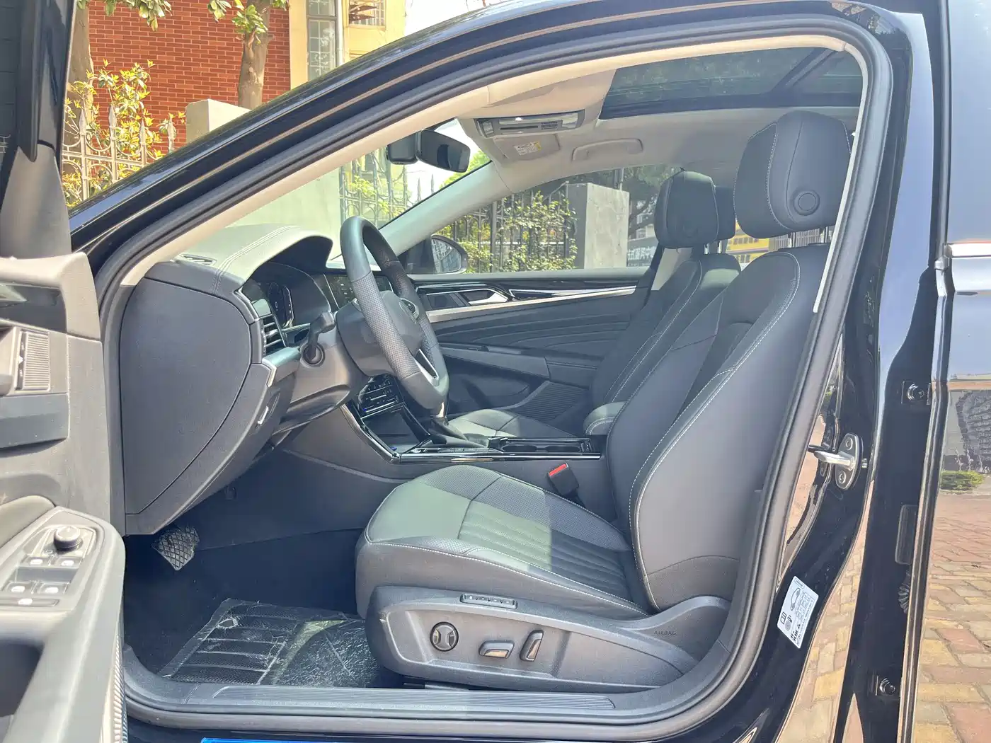 Volkswagen Passat 2024 380TSI Dragon Soaring Edition фото 8