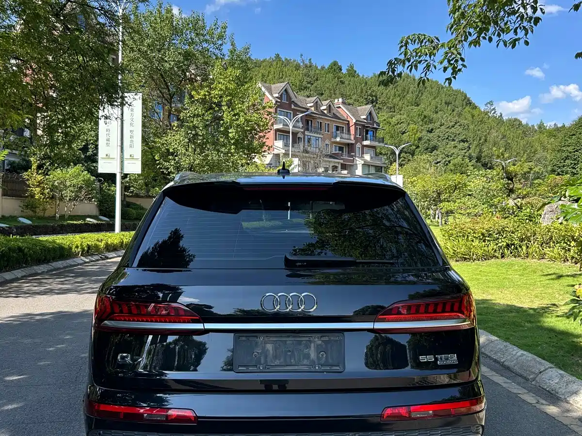 Фото 5 - Audi Q7