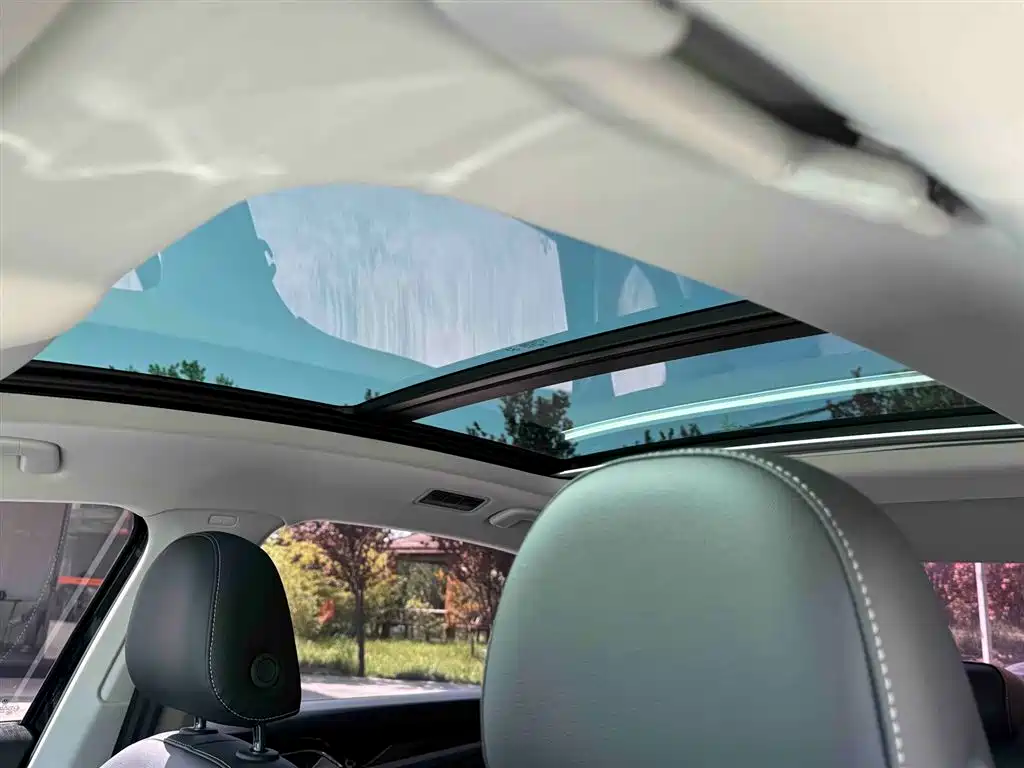Volkswagen Passat 2022 330TSI Elite Edition фото 16