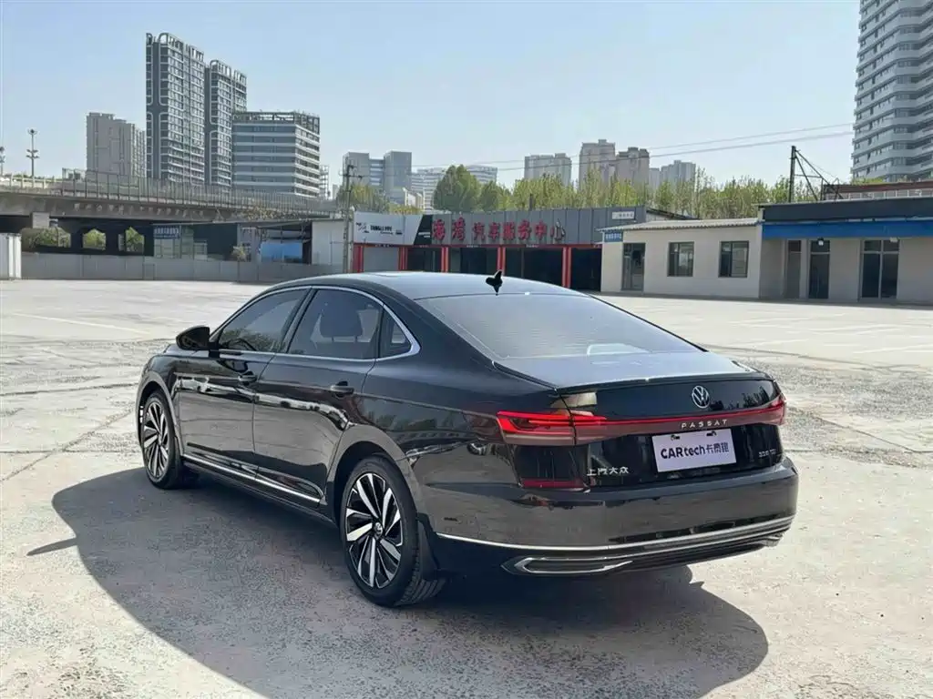 Volkswagen Passat 2022 330TSI Elite Edition фото 5