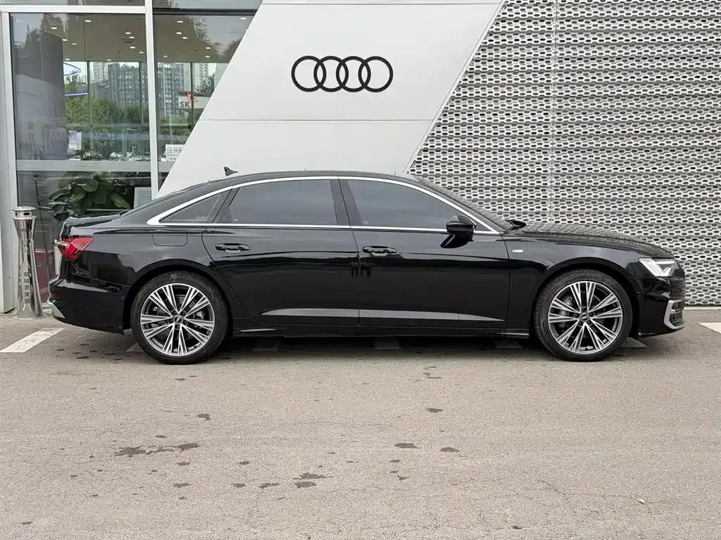 Фото 3 - Audi A6L