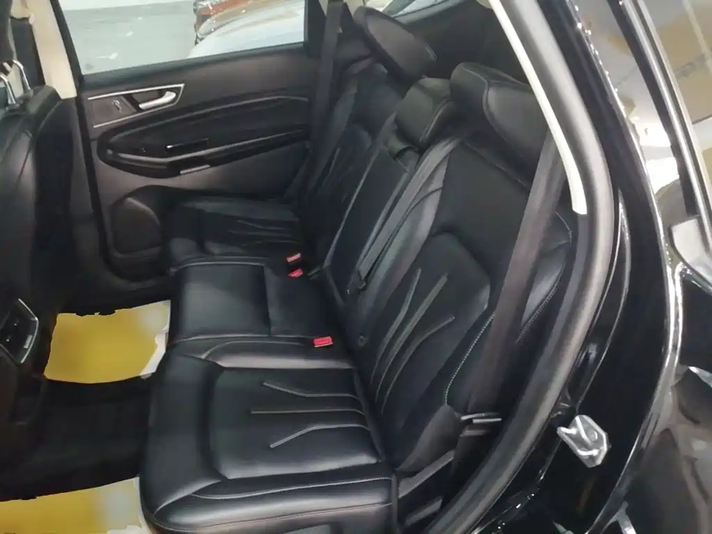 Фото 17 - Ford Edge