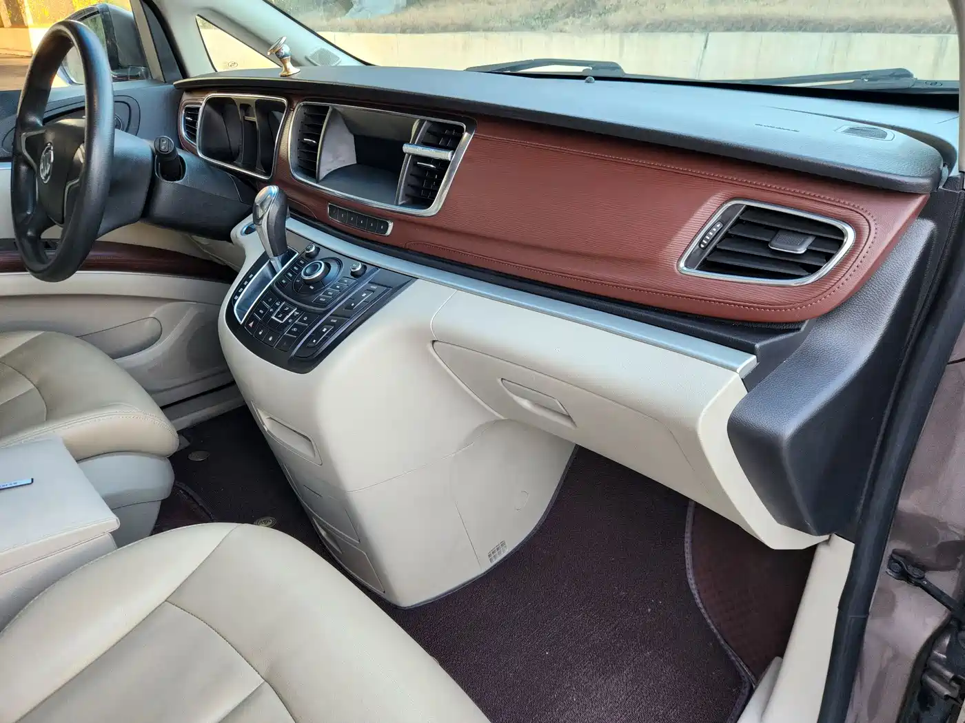Buick GL8 2015 2.4L Luxury Business Exclusive Edition фото 6