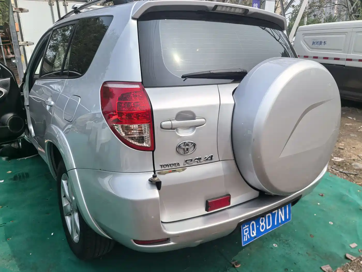 Toyota RAV4 (Import) 2006 2.4 Luxury фото 11