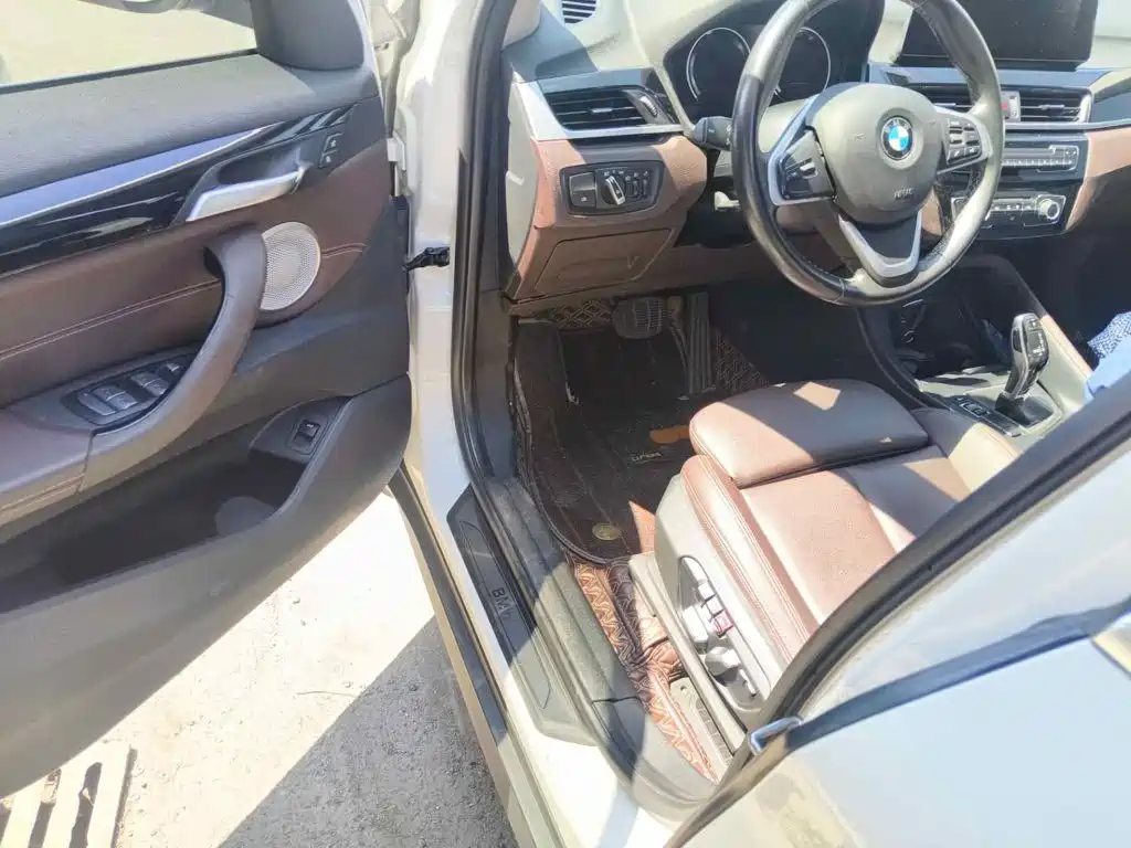 Фото 8 - BMW X1