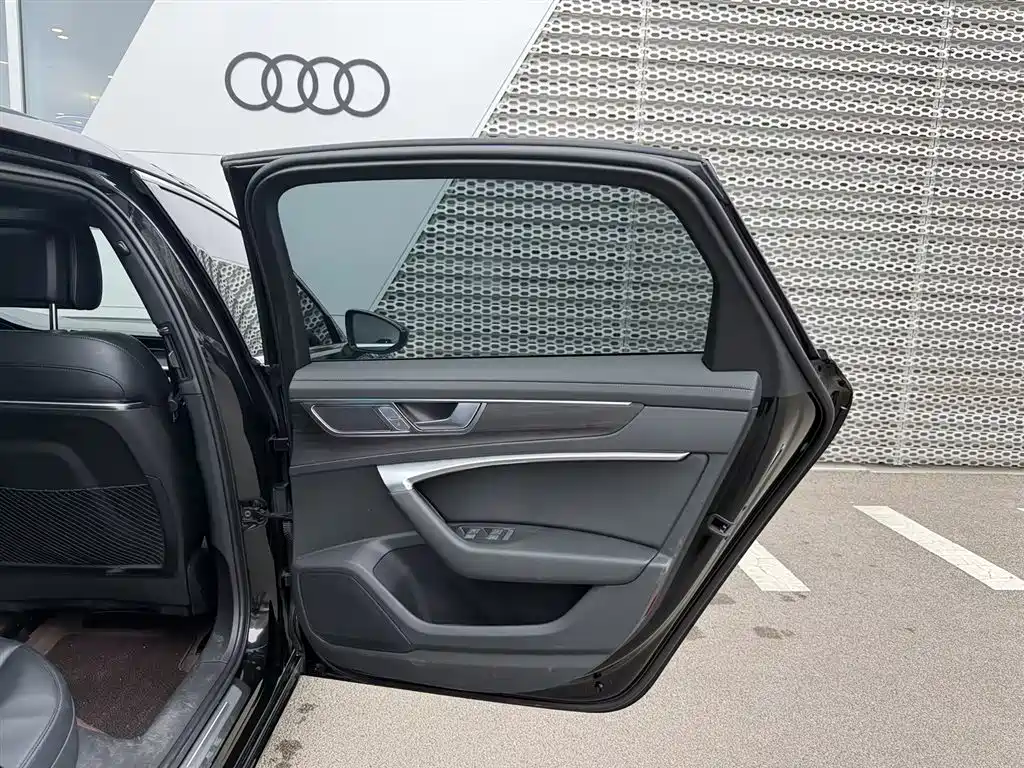 Фото 12 - Audi A6L
