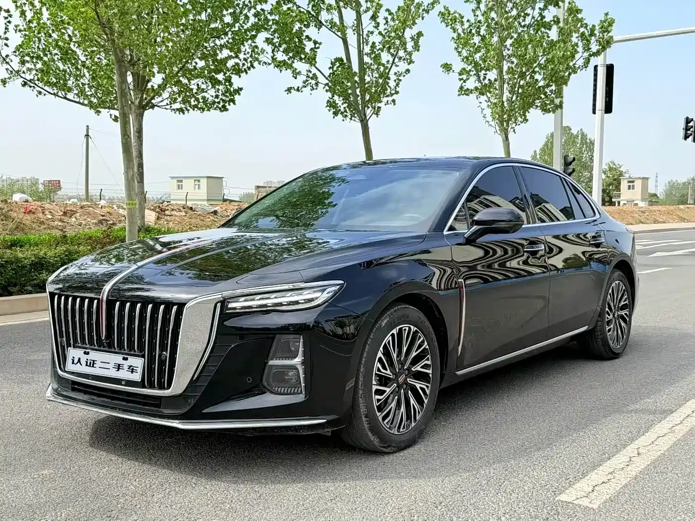 Hongqi H5 2024 2.0T Automatic Smart Connect Flag Smooth Edition