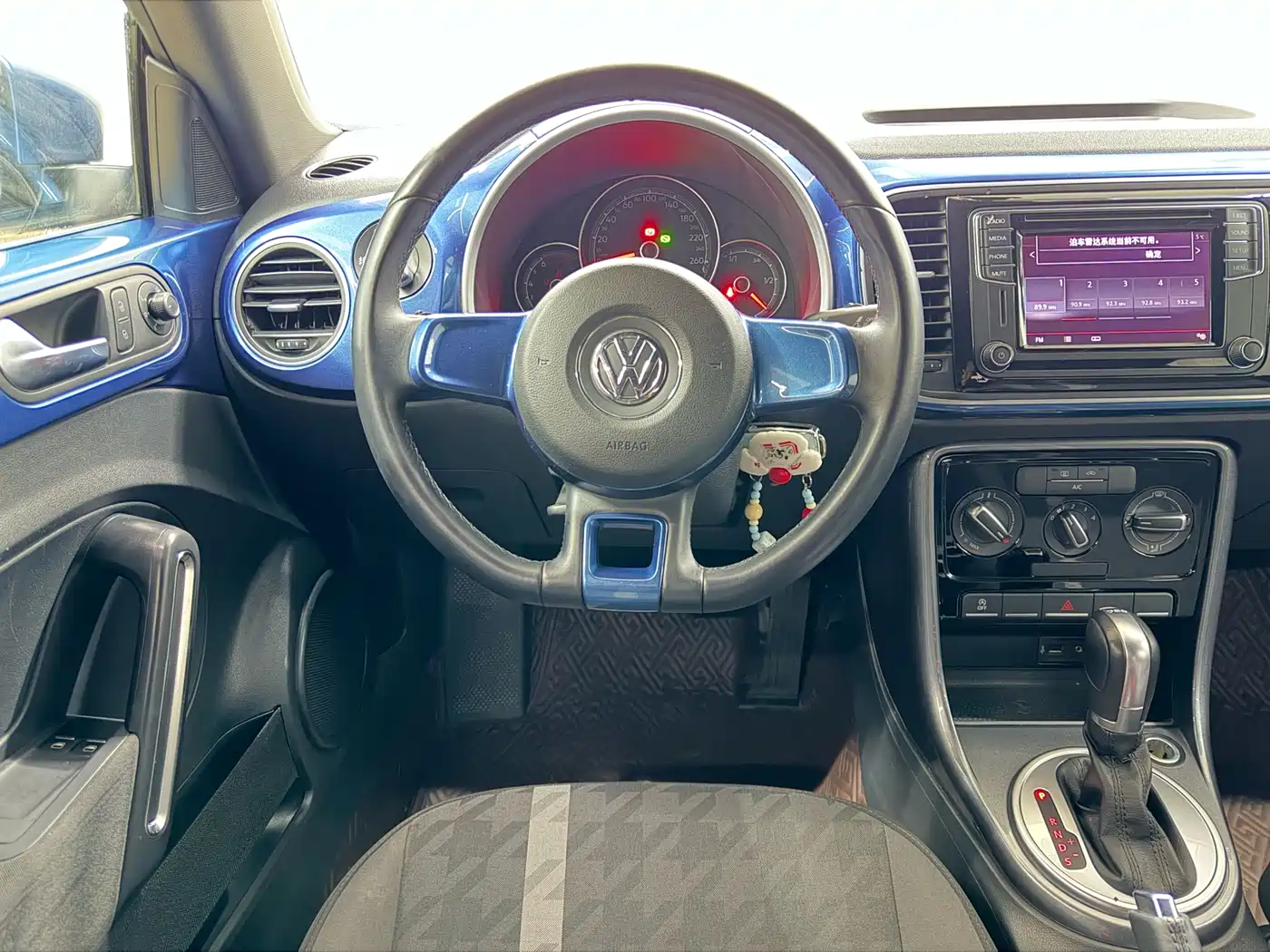Volkswagen Beetle 2017 180TSI Enjoy фото 13