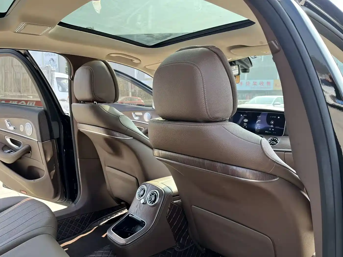 Mercedes-Benz E-Class 2022 Second Facelift E 300 L Luxury фото 22