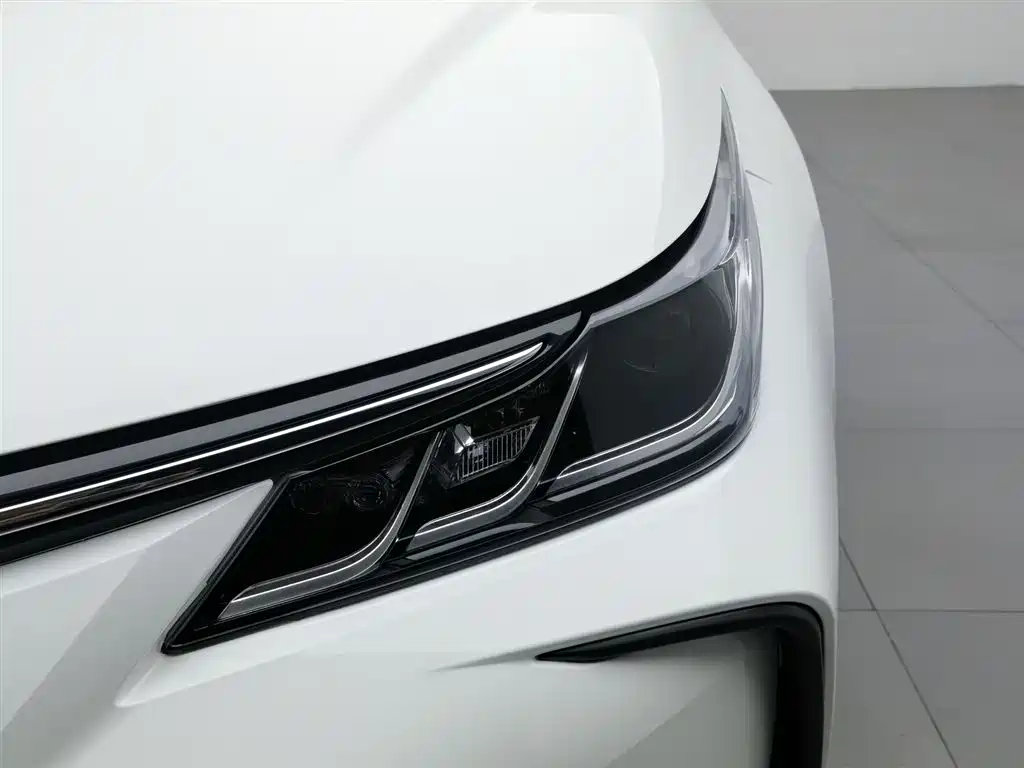 Toyota Corolla 2021 Hybrid 1.8L E-CVT Elite Edition фото 7