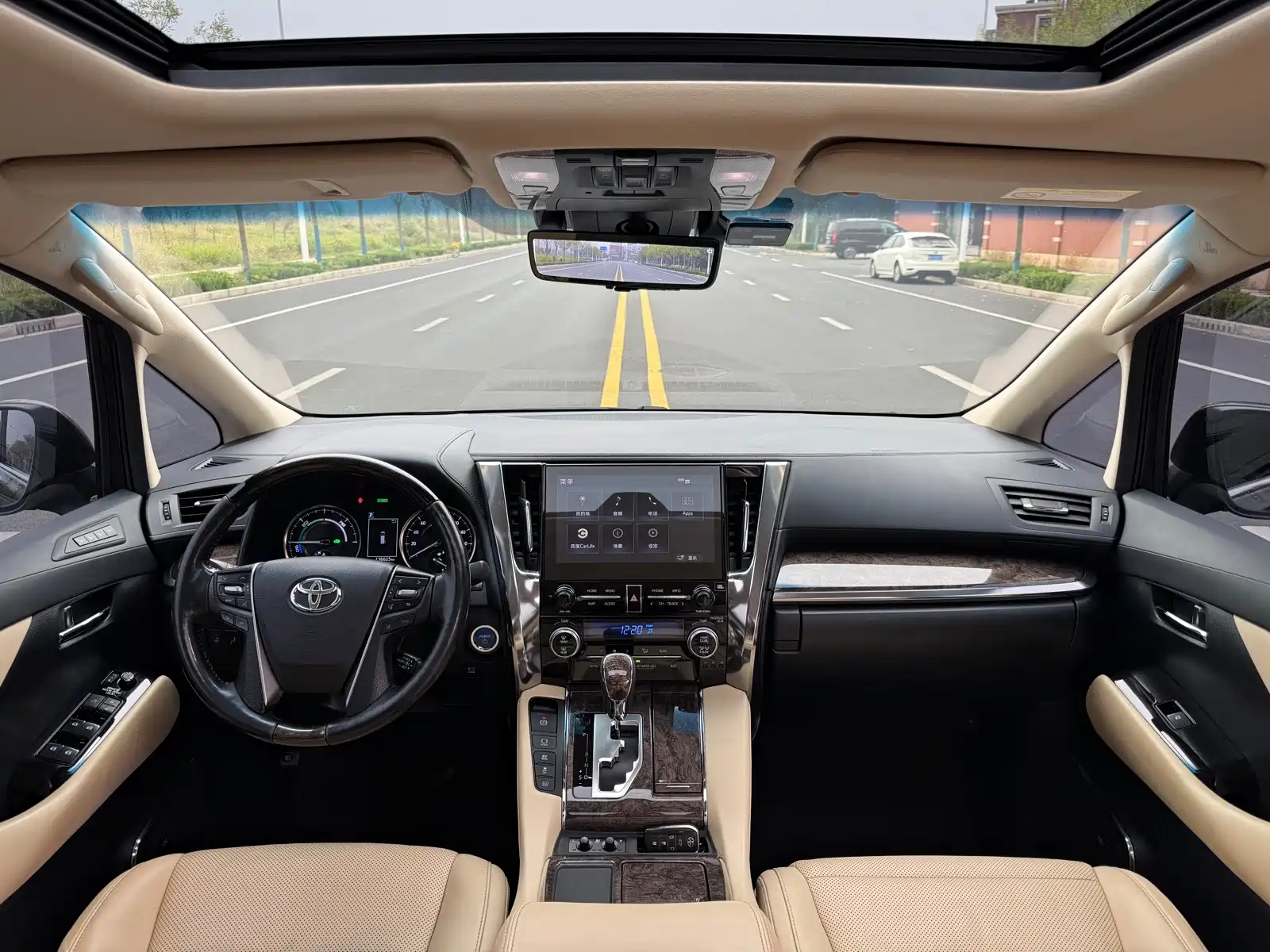 صورة 12 - Toyota Alphard
