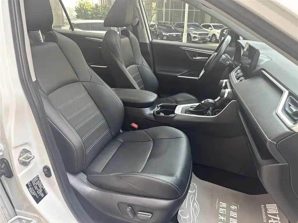 Toyota Wildlander 2023 Hybrid 2.5L E-CVT AWD Premium Edition фото 24