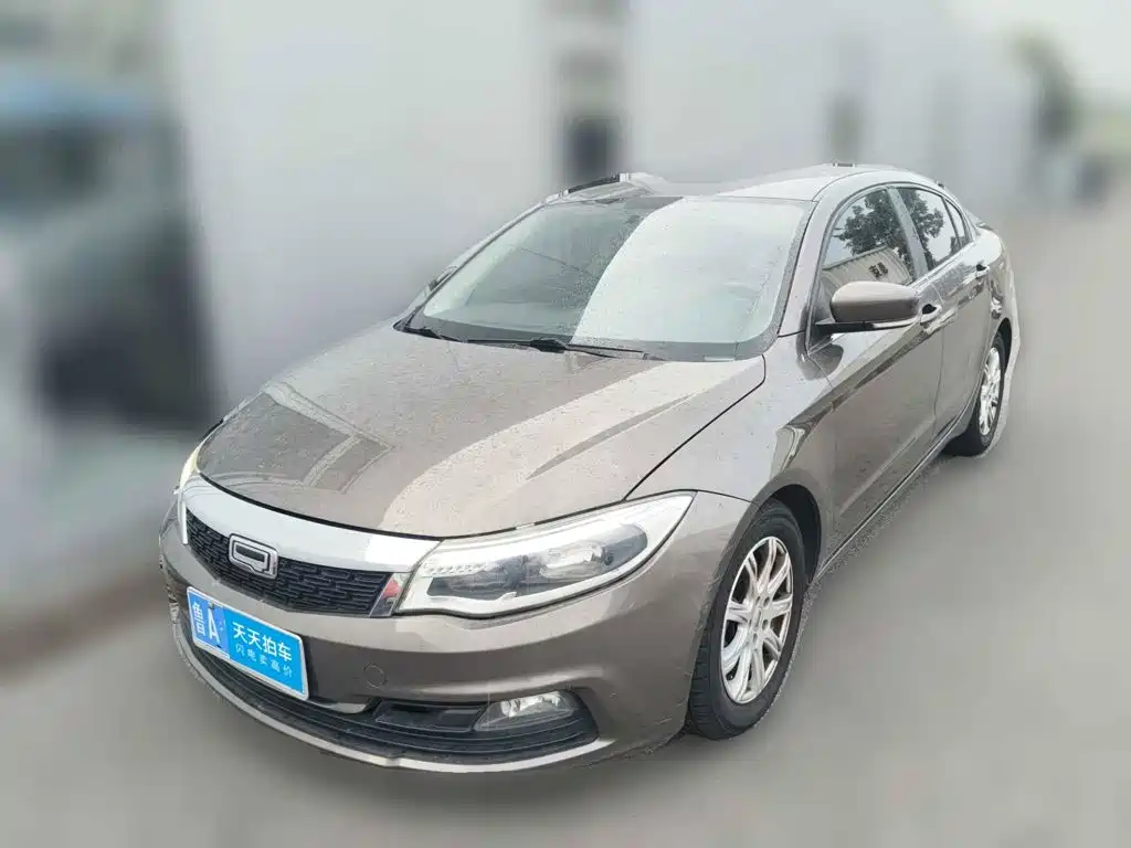 Фото 1 - Qoros 3