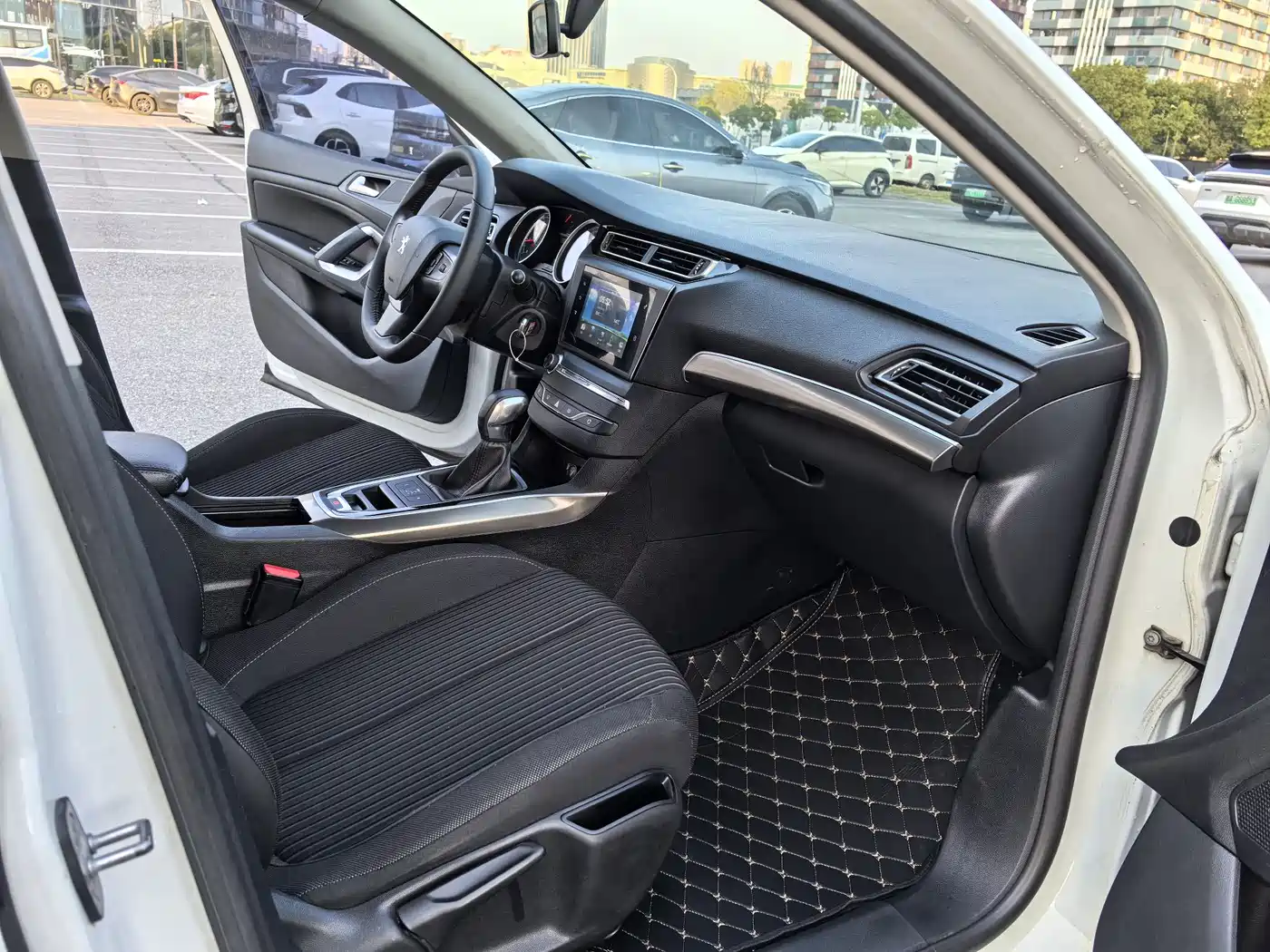 Peugeot 408 2014 1.8L Automatic Luxury Edition фото 10