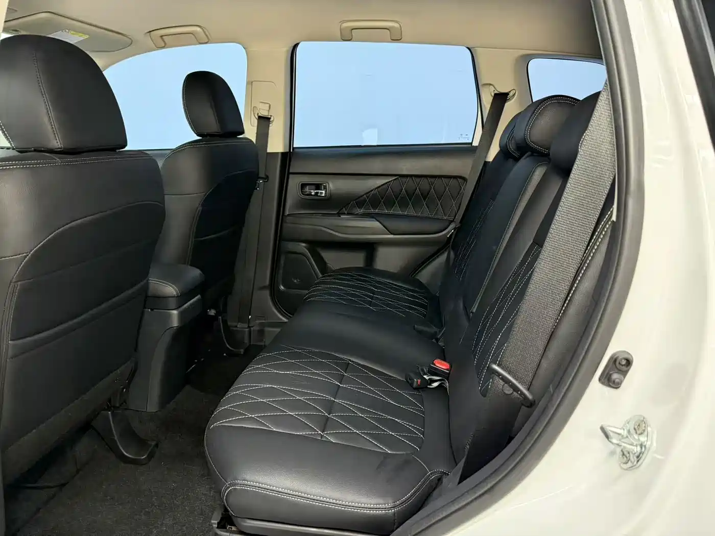Mitsubishi Outlander 2022 2021 Facelift 2.0L 2WD Comfort Edition 5-Seater