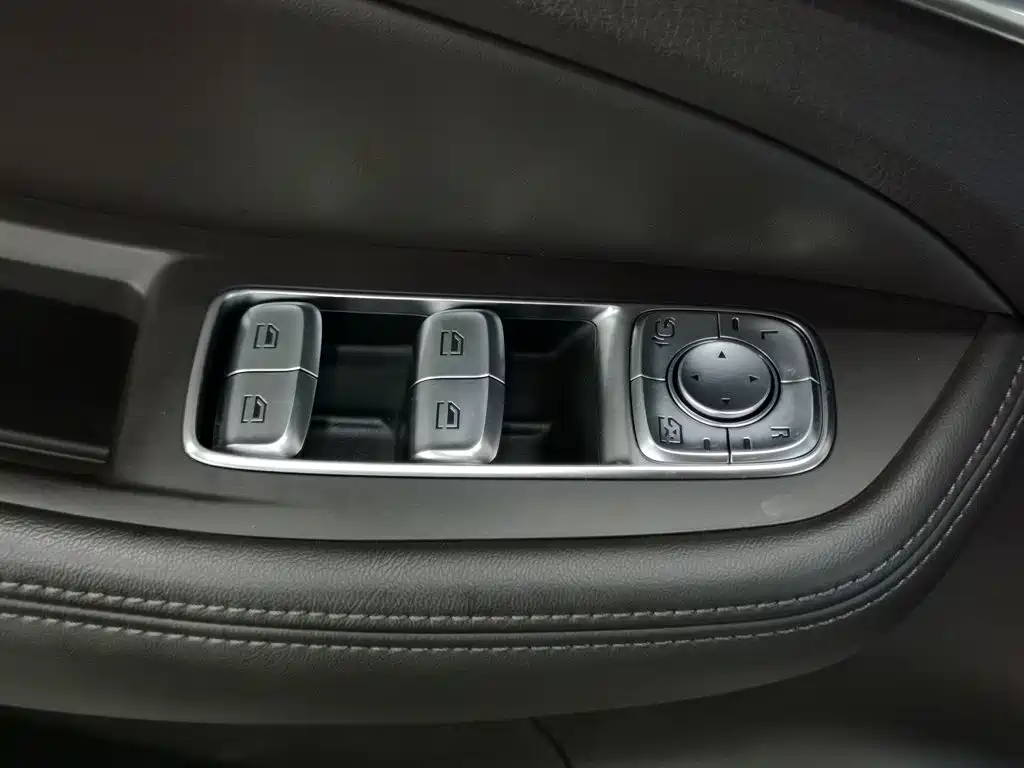 Фото 9 - Roewe RX8