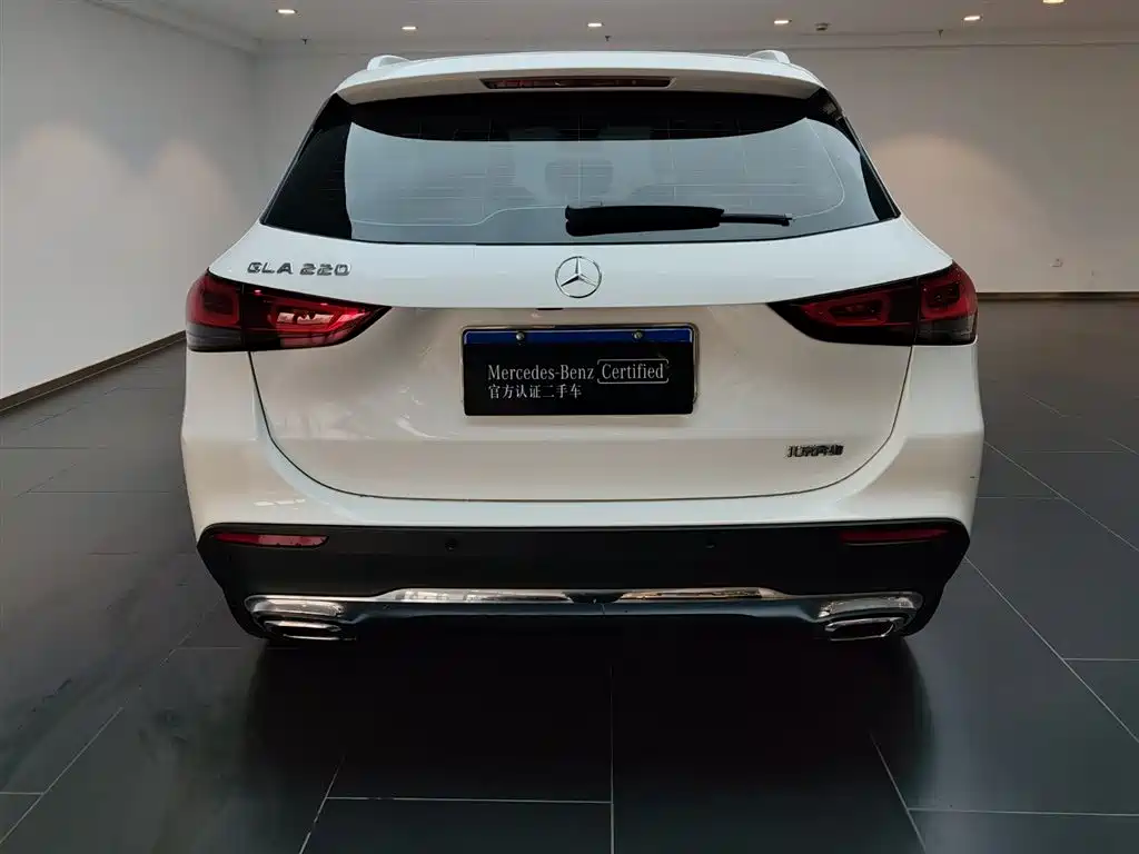 MERCEDES-BENZ GLA
