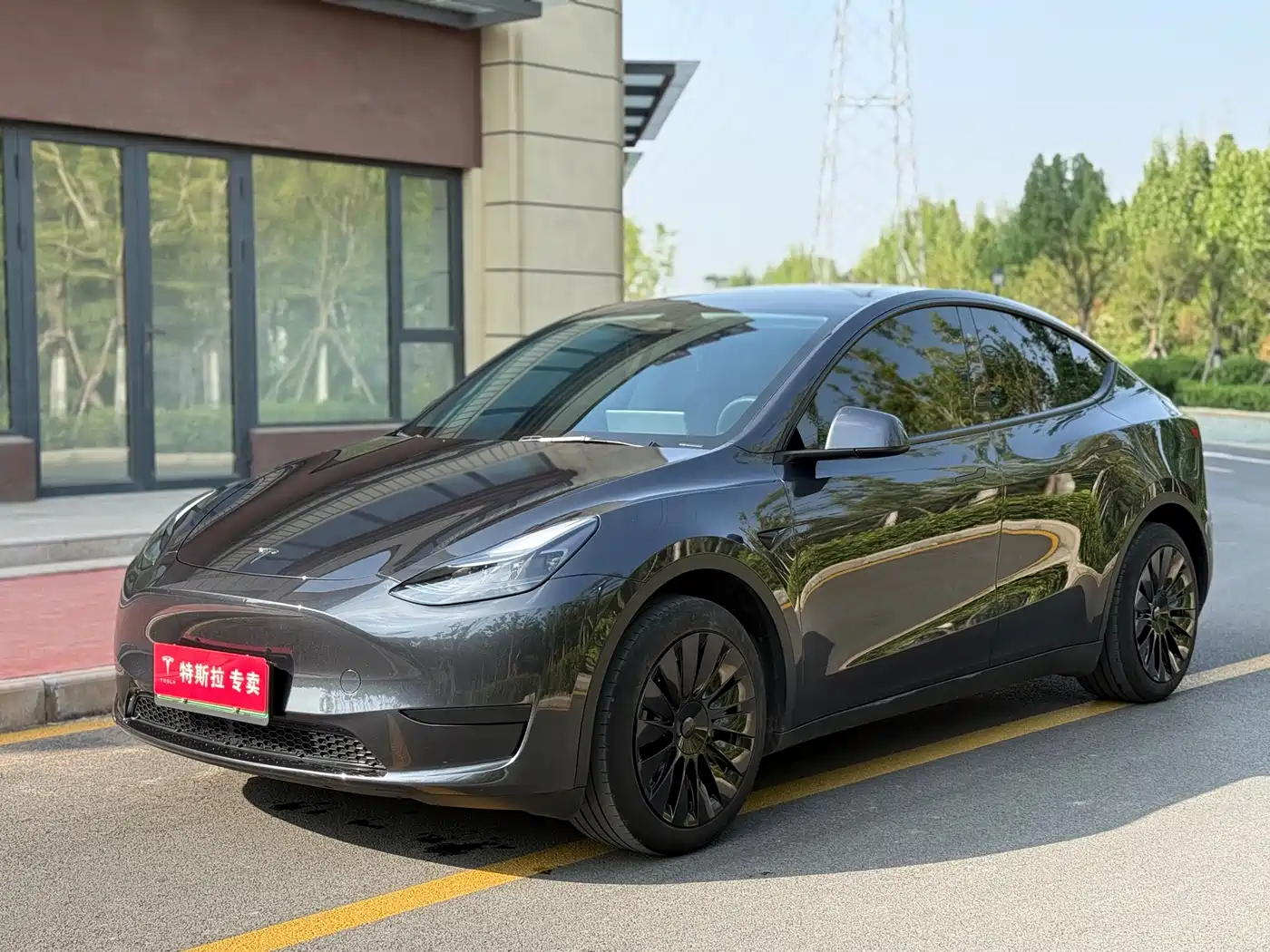 TESLA MODEL Y