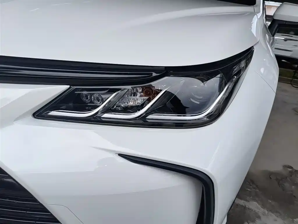 Toyota Corolla 2021 Hybrid 1.8L E-CVT Elite Edition фото 24