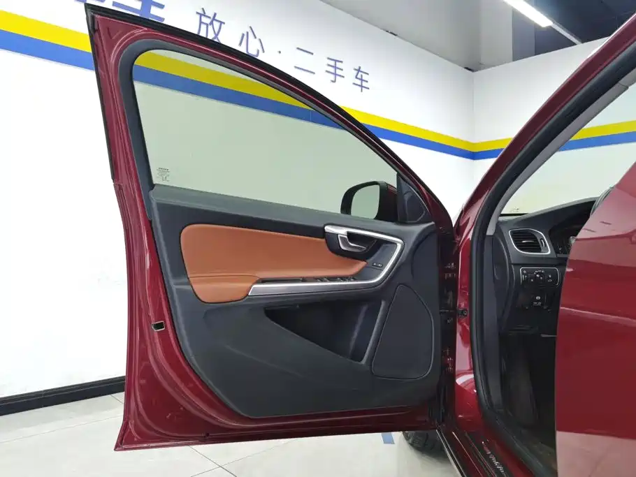 Volvo V60 2015 2015 T5 Momentum