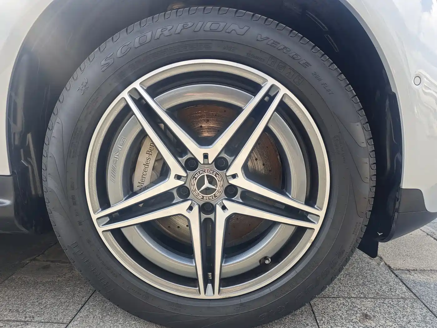 MERCEDES-BENZ EQC