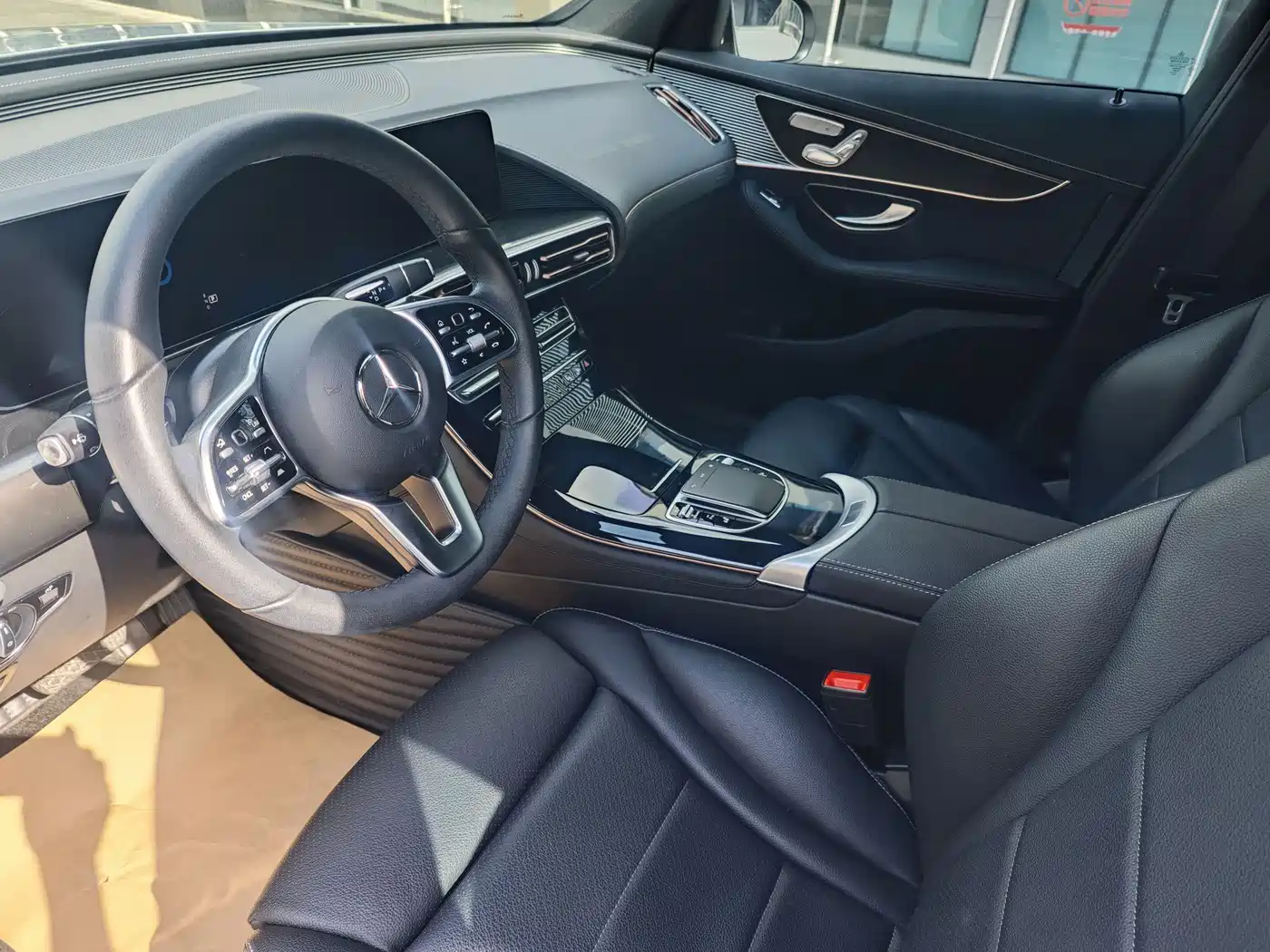 MERCEDES-BENZ EQC