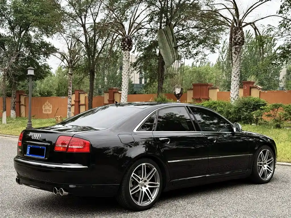 Audi S8 2009 Audi S8 5.2 FSI quattro фото 8