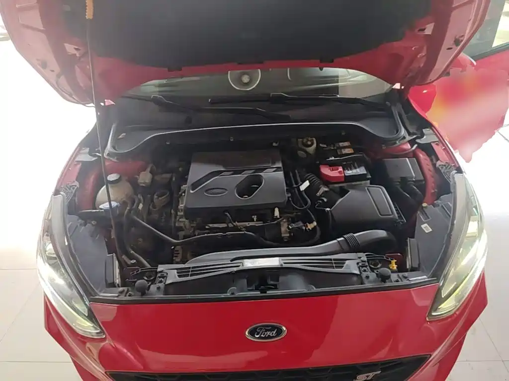 Фото 20 - Ford Focus