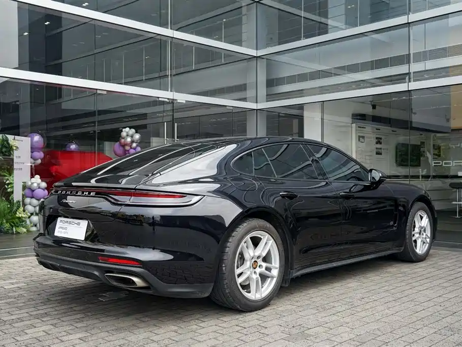 PORSCHE PANAMERA
