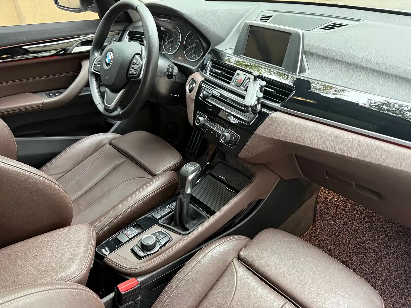 BMW X1 2018 sDrive18Li Premium Model фото 4