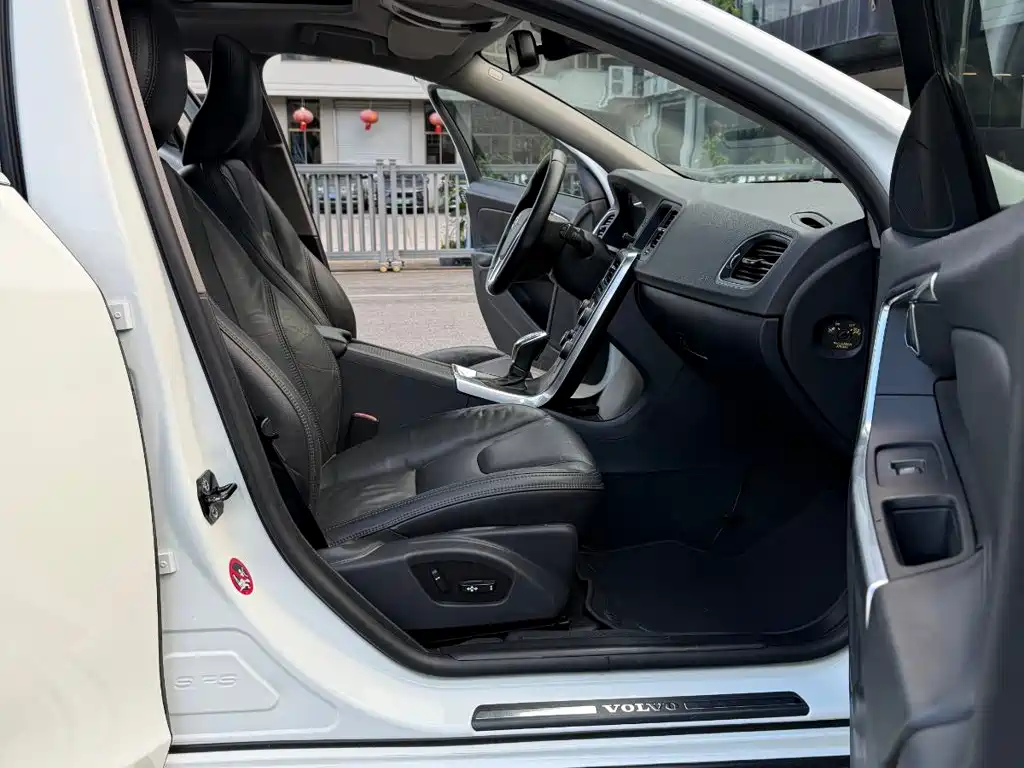Volvo V60 2013 2013 T5 Premium Edition