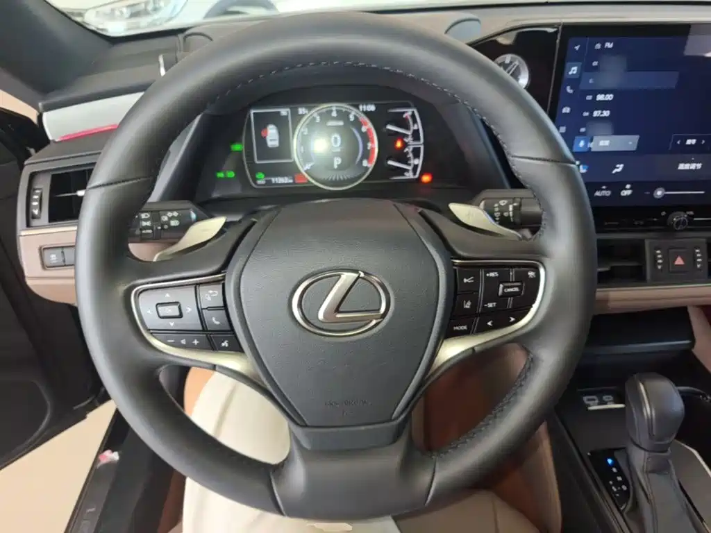 Lexus ES 2025 2025 300h Ultimate Edition