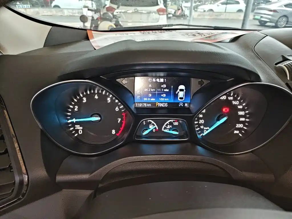 Фото 12 - Ford Kuga