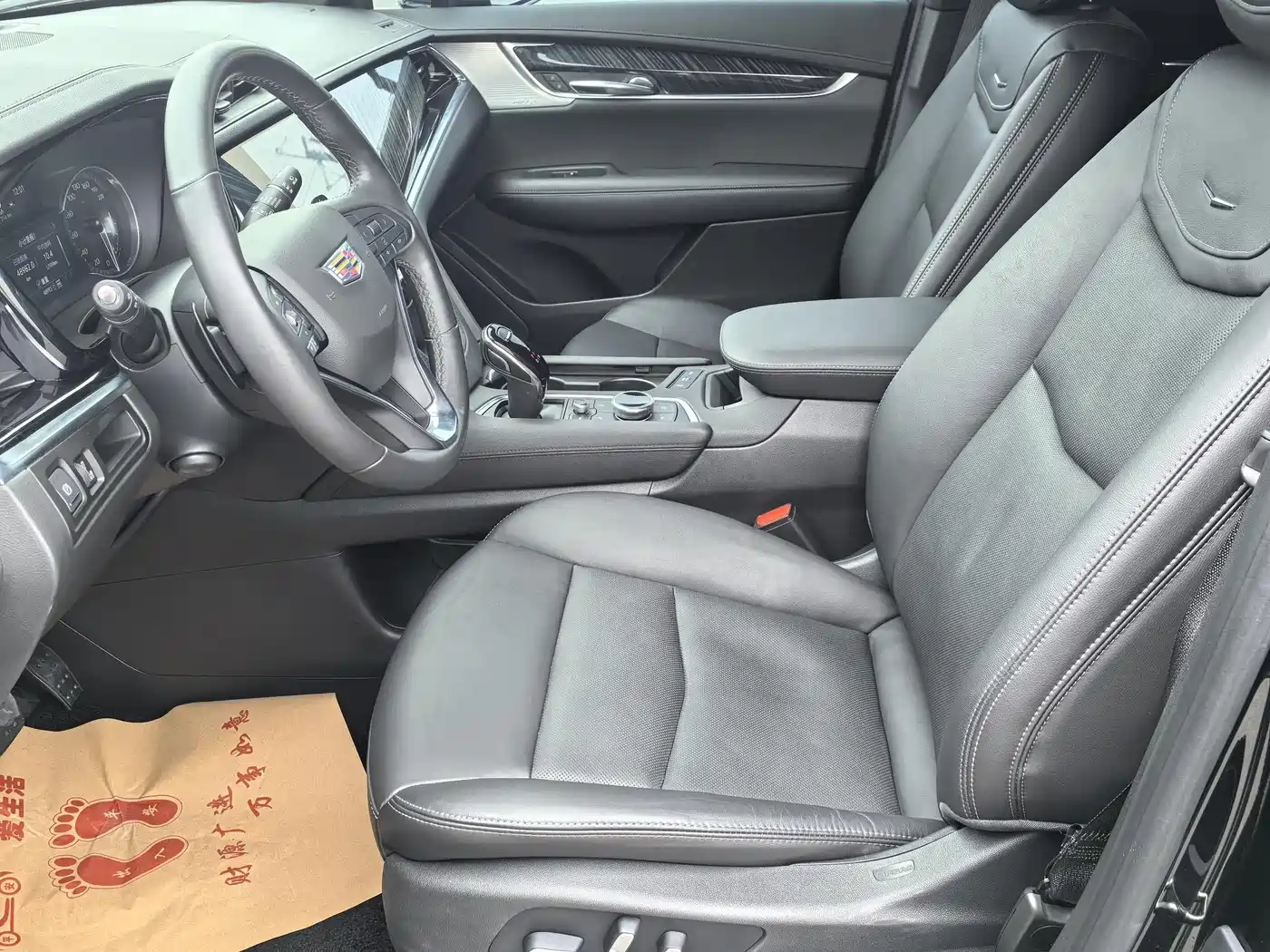 CADILLAC XT6