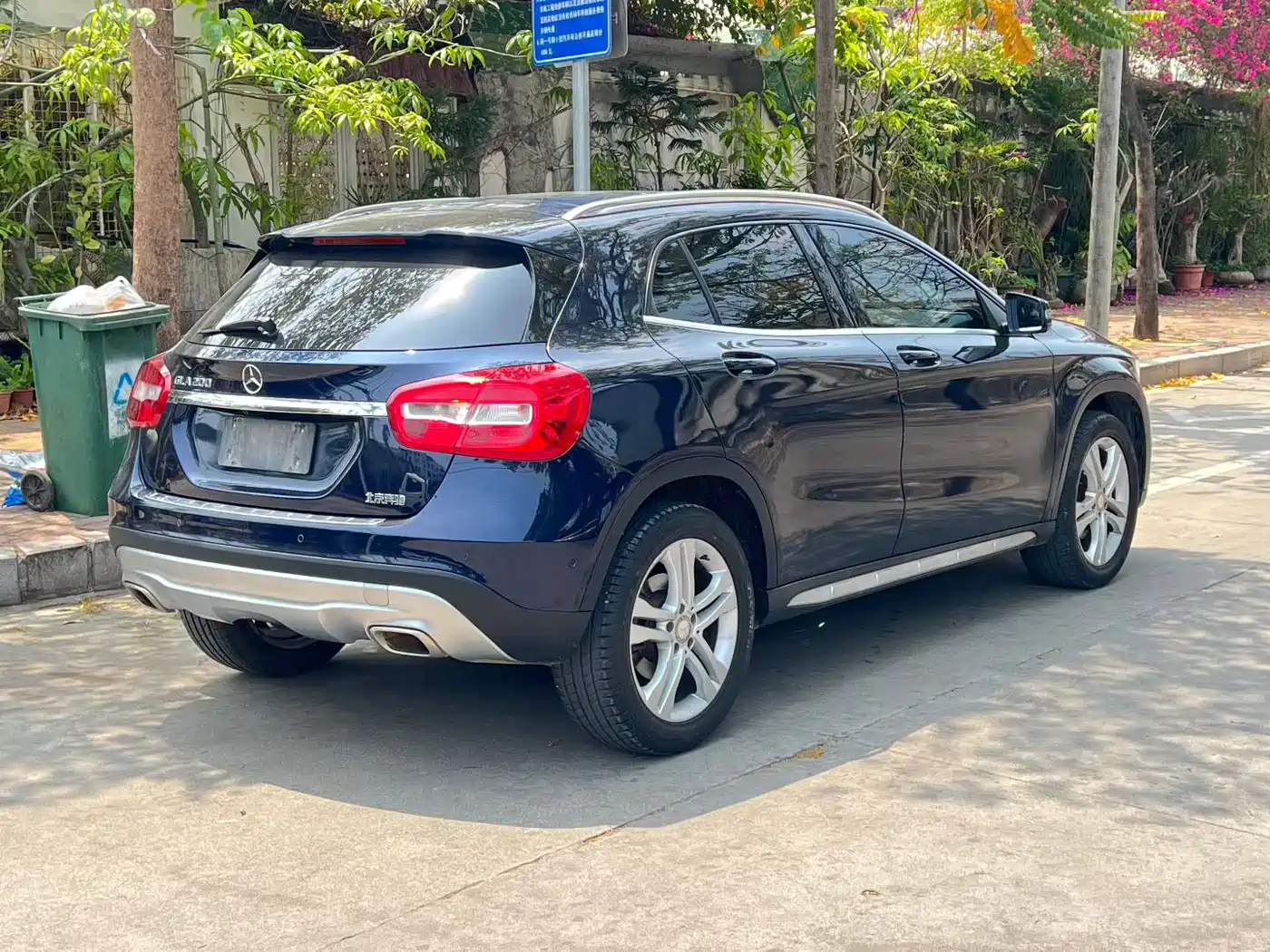 MERCEDES-BENZ GLA