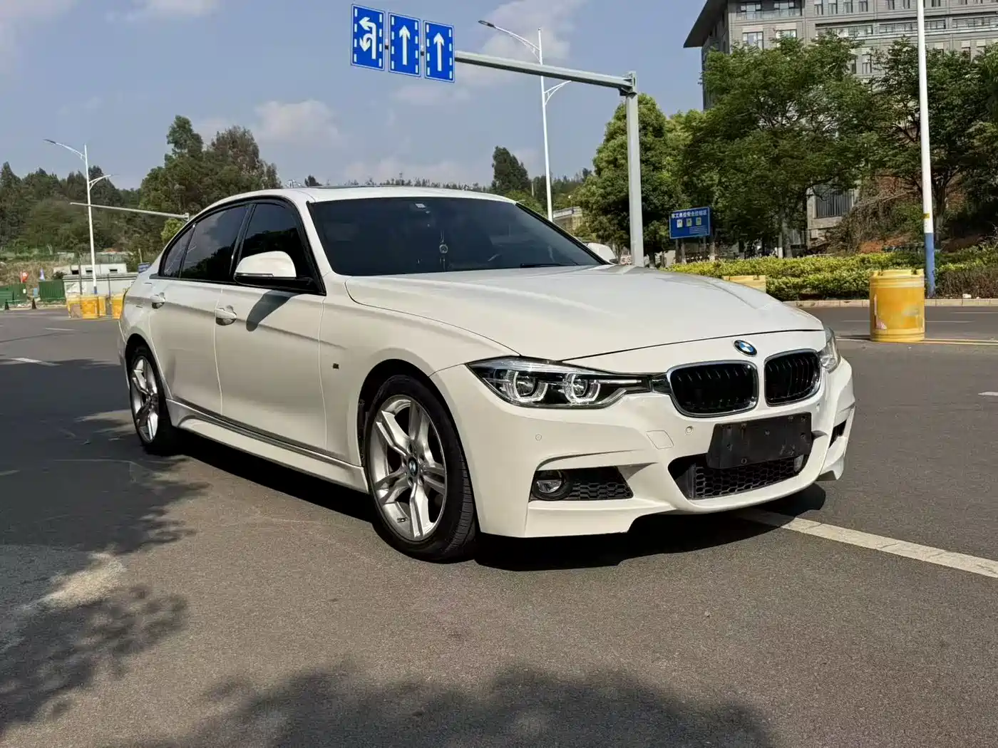 BMW 3 Series 2017 320Li M Sport фото 2